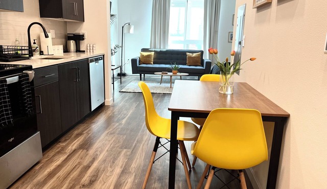 Home in Hollywood ,free parking , gym ,jacuzzi ,Rooftop, best location