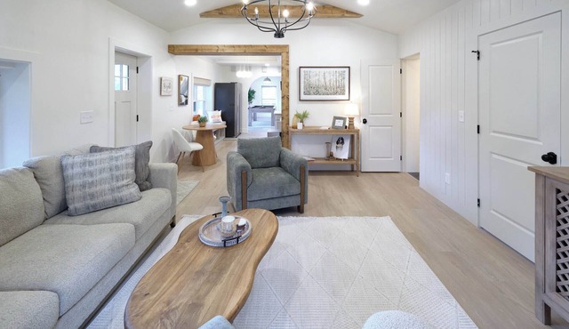 Home in Knoxville- Pet Friendly! Close to UTK