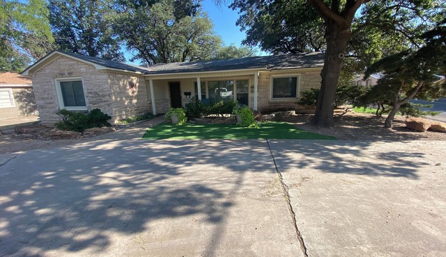Home in Medical District. Near TTU & Downtown. Backyard oasis w lots of parking!