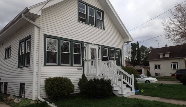 Home in Oshkosh near EAA Air Venture - n5 blocks away from Wittman Airport