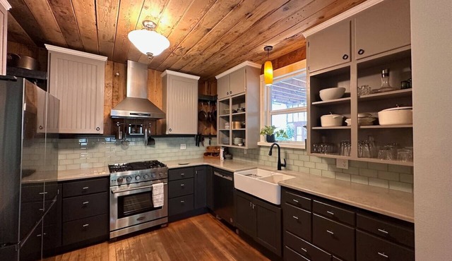 Home in quiet neighborhood close to downtown