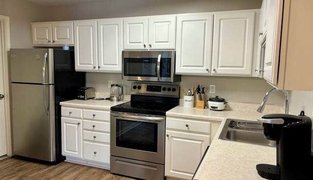Home in Raleigh with office. Pool.n10 mins to RDU. Central location.