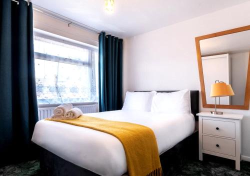 Home in Reading Berkshire - for Contractors & Families with Free Parking & WiFi