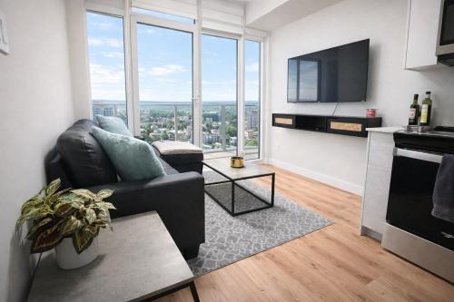 Home In The Clouds - Downtown Retreat - Gym, Free Parking