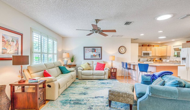Home in The Villages w/Lanai & Private Hot Tub!