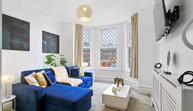 Home in Woodhouse, Leeds | Free Parking|Free WiFi