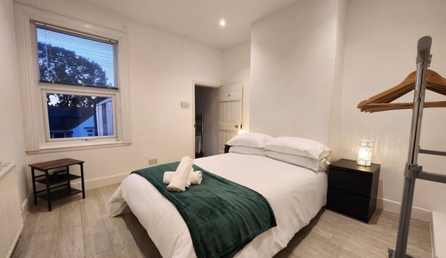 Home In Worcester - With Free Parking