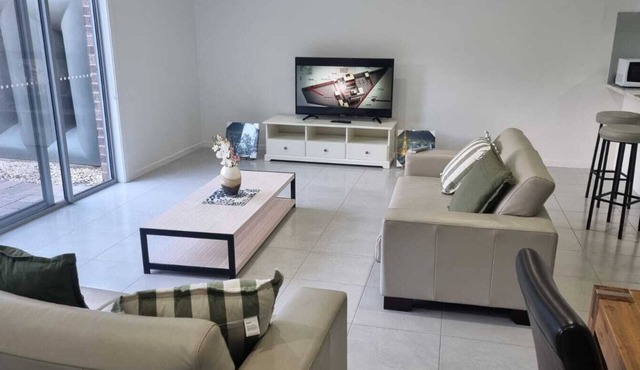 Home in Wyndham Vale, Melbourne Victoria Bus by the door and trains 5min away