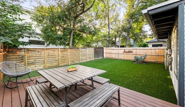 Home in Zilker | Private Large Backyard