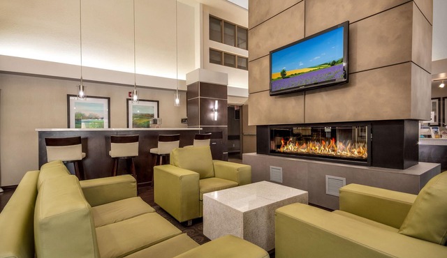 Home Inn & Suites Regina East