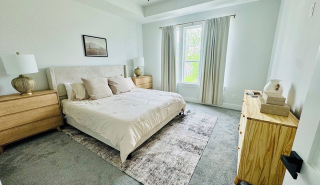 Home just minutes from Downtown,Airport’s