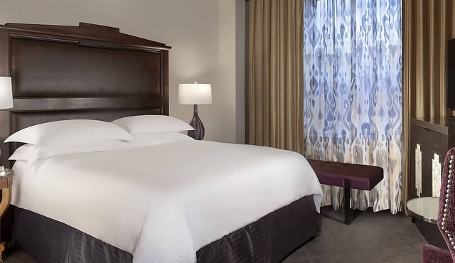 Home-like Accommodations near General Worth Square & Fort Worth Zoo!