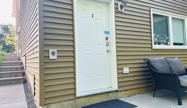 🏡 Home – Lower Level Walkout 🌿 PrimeLocation | 2 Large Bedrooms | 1 Full Bath