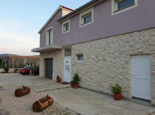 Home Lucić