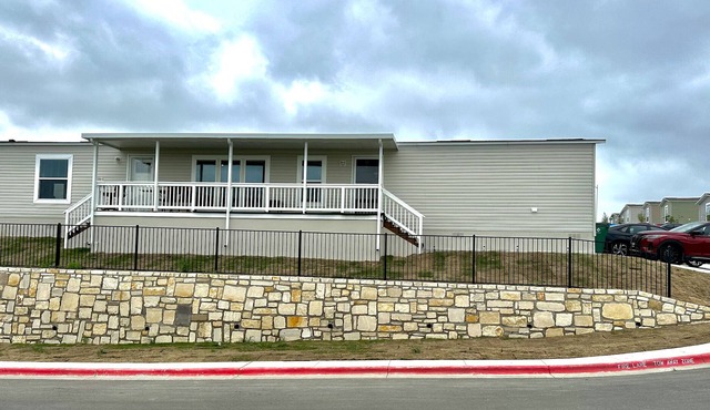 Home near Austin-Airport/COTA/Tesla