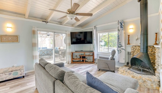Home Near Beach in Alligator Point: Rooftop Deck!