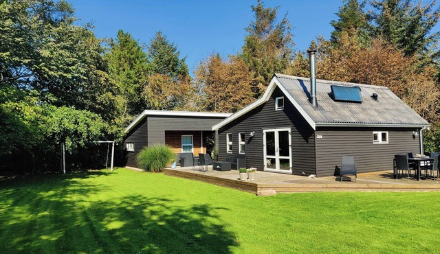 Home near beach with wilderness bath