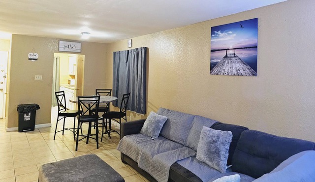 Home Near Cowboys, Rangers Stadium, Parks Mall, Six Flags, Hurricane Harbor!
