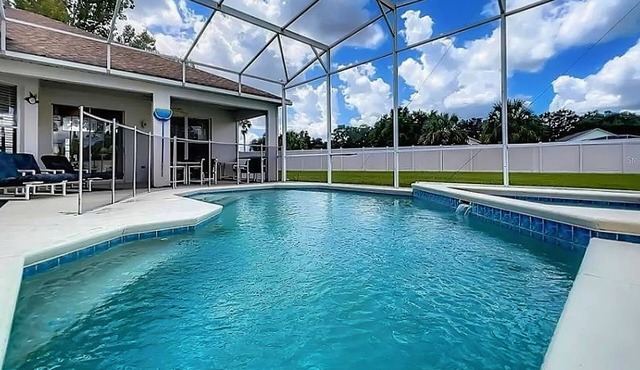 Home near Disney/golf with screened pool, spa, pool table, foosball, AC, & W/D