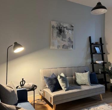 Home Near Etihad, Free Parking, Workplace & Garden