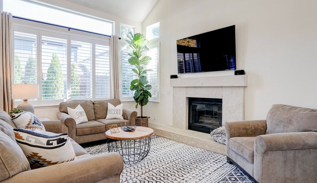 Home near golf course, close to Healdsburg