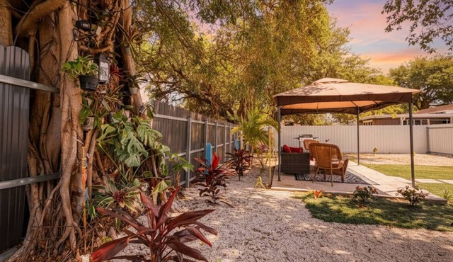 Home Near Hard Rock w BBQ Pool Table