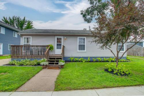 Home Near Kinnick, UI Health & Amish Country