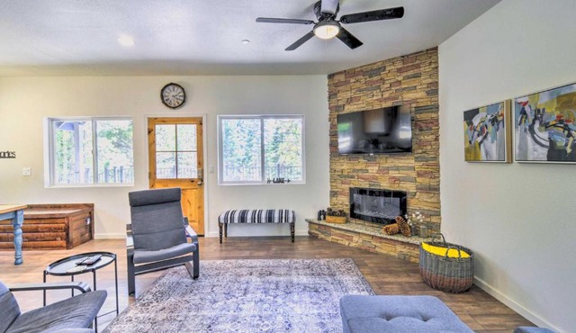 Home Near Lake Almanor, 1/2 Mile to Boat Launch!
