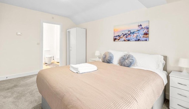 Home near Royal Derby Hospital, free parking