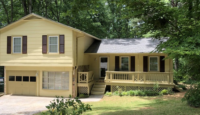 Home Near Stone Mountain Park Minutes to Atlanta and FIFA.