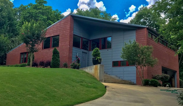 Home Near Tanglefoot Trail & Downtown New Albany