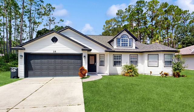 Home near the beach with private pool, inviting patio, streaming & AC