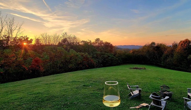 Home Near The Lake with Amazing Sunset Views!