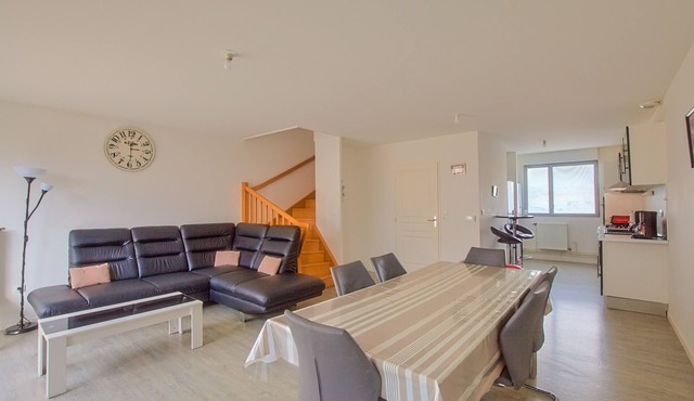 Home new T4 300m from the beach with garage and private garden.