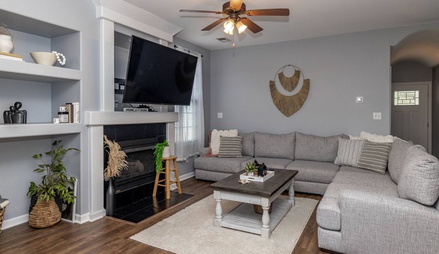 ⭐️⭐️⭐️⭐️⭐️ Home next to KHP/Downtown