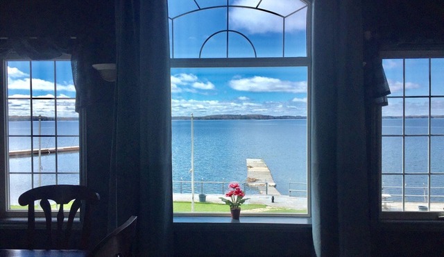 Home of 1000 Island#1-Directly on STL river, private beach & FREE boat docking