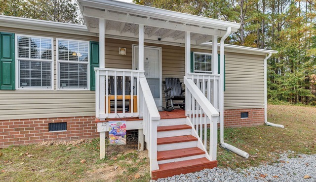 Home on 3 Acres w/Grill in Brodnax!