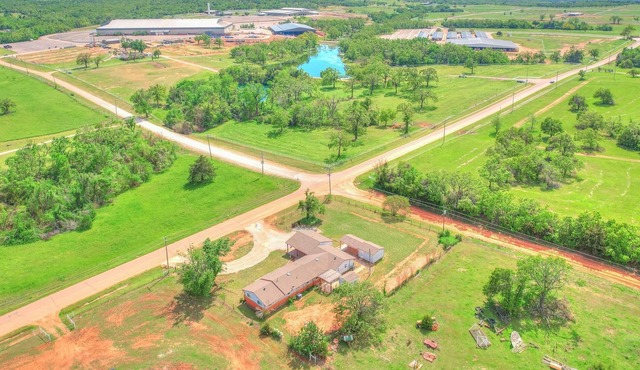 Home on Acre / PET OK / RV OK / GROUPS WELCOME