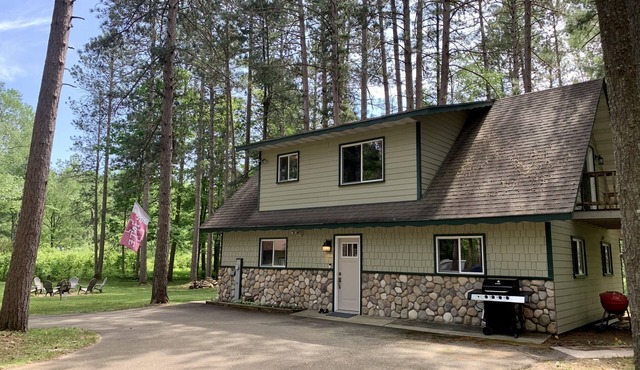 Home On Bike/Snowmobile/UTV-ATV Trail Near Chain of Lakes and Town!