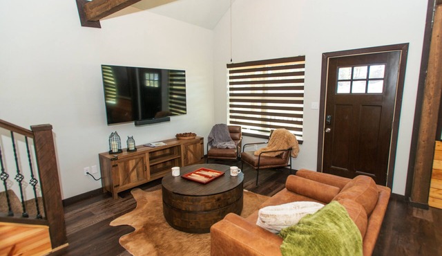 Home on Hills- NEW HOTTUB