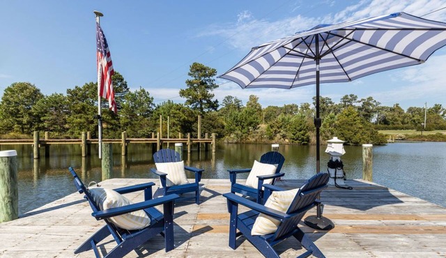 Home on Jackson Creek Home w/kayaks, bike, dock. Available guest cottage extra.