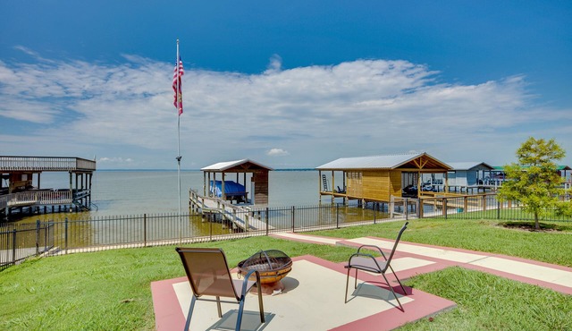 Home on Lake Livingston w/Deck & 2 Fire Pits!