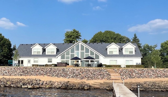 Home On Lake Petenwell-30 Minutes From The WI Dells! 8 min. from Sand Valley