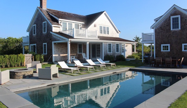 Home On Large, Private Lot W/heated Salt Water Pool And Distant Harbor Views