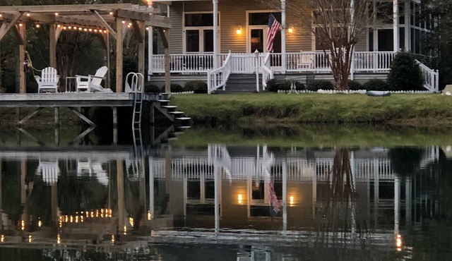 Home on private lake. Dog Friendly-Myrtle Beach is just 30 minutes away!