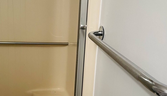 Home on Quiet Cul de Sac with Handicap Accessibility