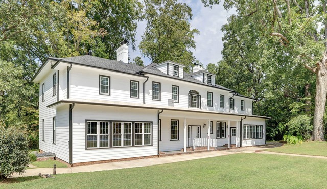 Home on Sprawling Estate, 6 Mi to Dtwn Spartanburg
