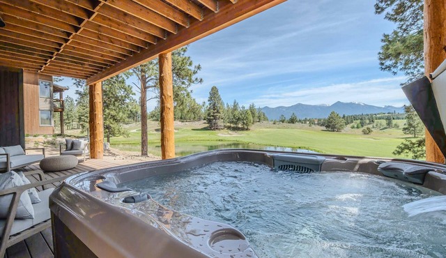 Home on the 10th Hole – Incredible Views & Hot Tub