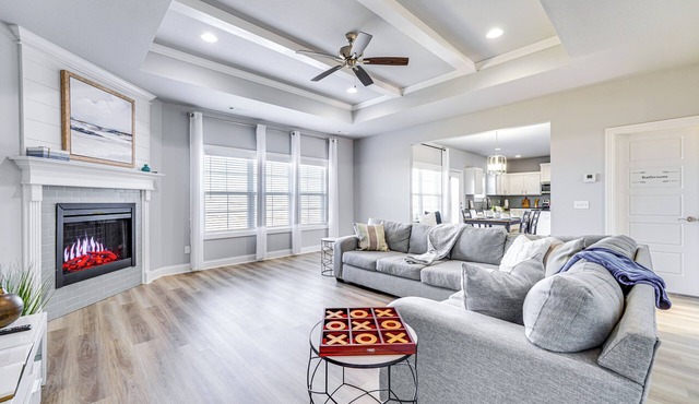 'Home on the Hill' 8 Mi to Bentonville City Square