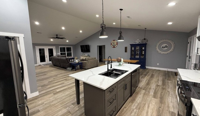 “Home On The Hill"nnThis new vacation rental will not disappoint! Lake front!